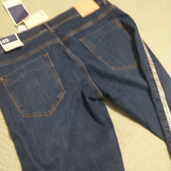 Zara ladies jeans, dark wash, size 8 USA, Rhinestone trim - Picture 4 of 7